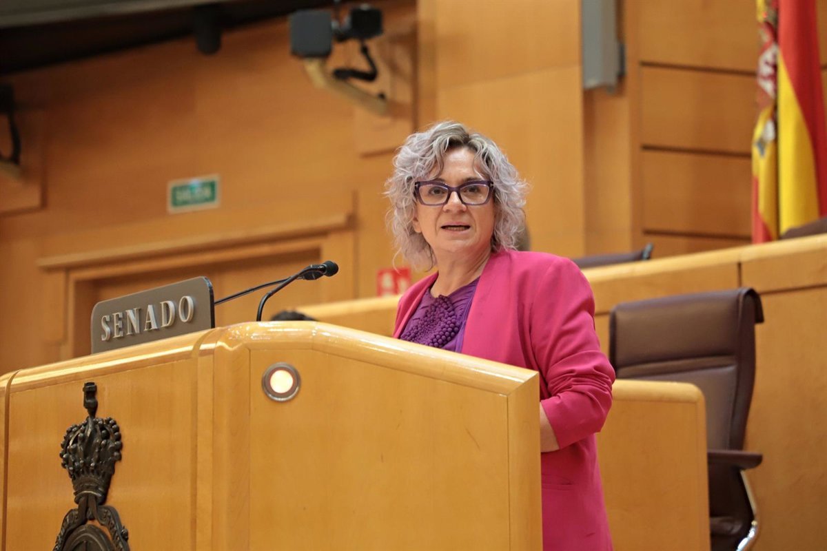 La-senadora-salmantina-del-PSOE-se-despide-del-Senado-con.jpg