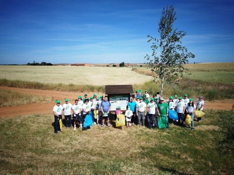Voluntarios-de-CSIF-limpian-Las-Antanicas-en-Doninos-de-Salamanca.jpg