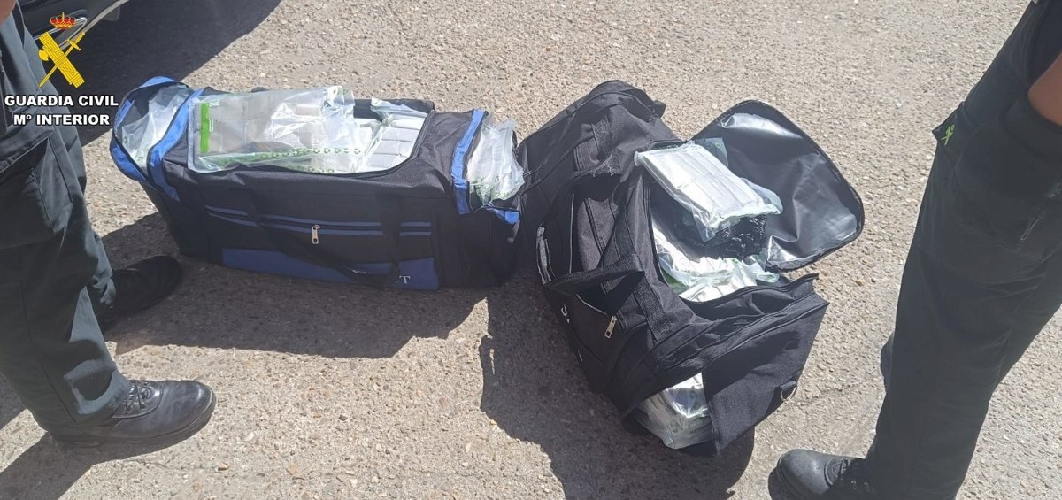 Detenido-joven-en-Navacarros-con-768-kg-de-hachis-en.jpg