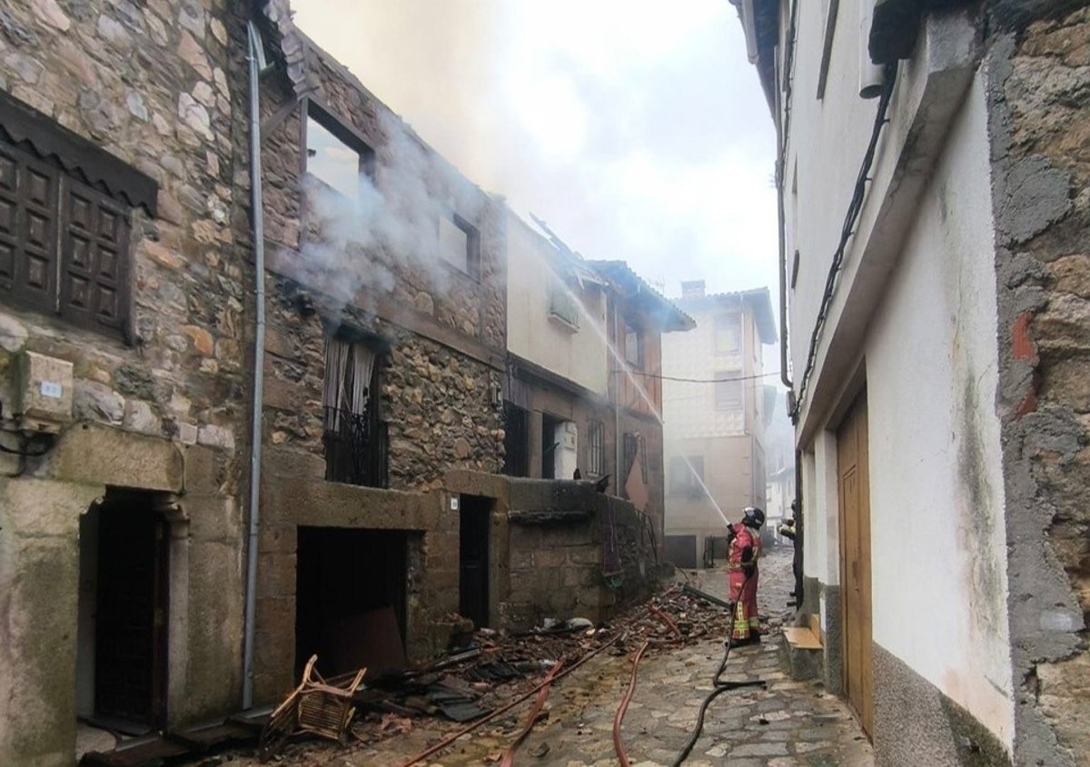 Cuatro-viviendas-afectadas-por-incendio-en-Villanueva-del-Conde-Salamanca.jpg